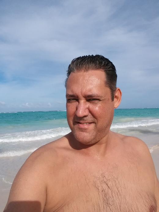 sapio treksual on the beach - globally famous travel blogger jay parnassa shapiro in dominican republic 2021 travel blog