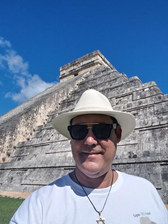 Travel Writer Jay Shapiro in front of the main pyramid in Chichen Itza Mexico October 2020